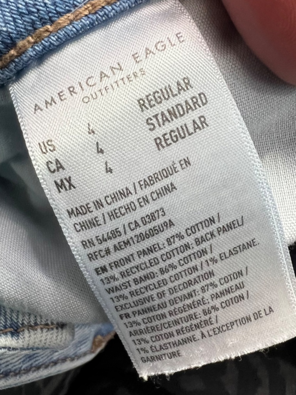 👖|•AMERICAN EAGLE•| High Rise 'Mom Jean' Strigid Denim Size 4👖 - Picture 6 of 8